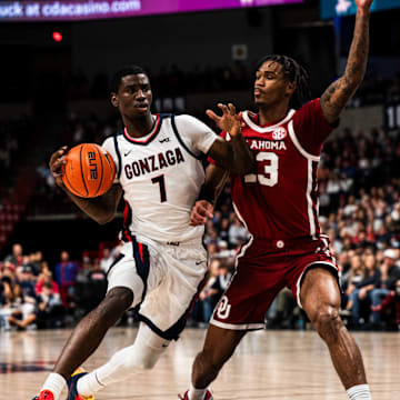 Gonzaga Bulldogs forward Tyon Grant-Foster (7).
