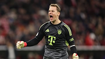 Jubelt Manuel Neuer auch kommende Saison noch im FCB-Trikot?