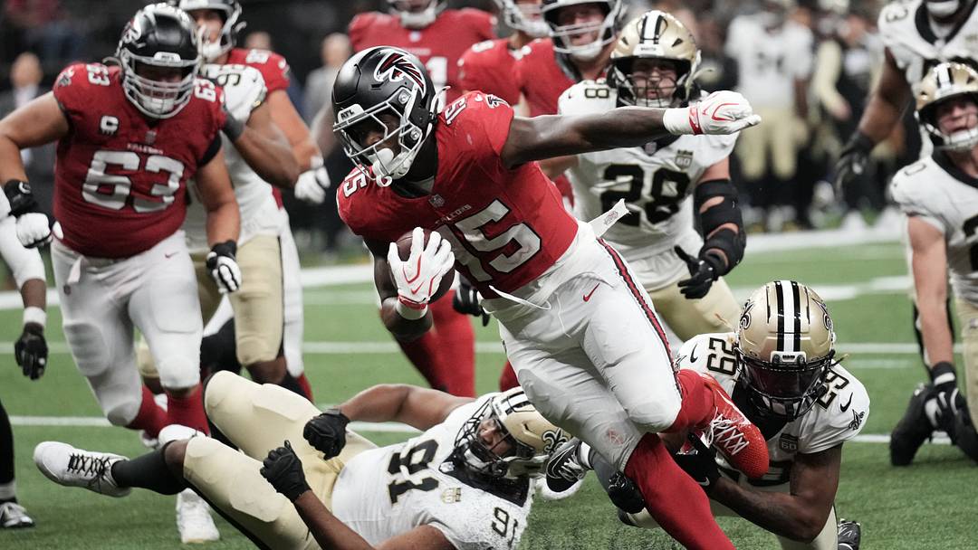 Oct 5, 2026; New Orleans, Louisiana, USA;  Atlanta Falcons running back Brian Robinson (15) runs to score a touchdown against New Orleans Saints defensive line Vernon Broughton (91) and cornerback Quincy Riley (29) in the during the second half at Caesars Superdome.  Mandatory Credit: Matthew Hinton-Imagn Images