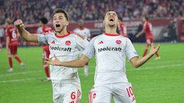 Adam Markhiev (l.) jubelt mit Julian Justvan