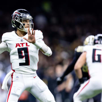 Jan 7, 2024; New Orleans, Louisiana, USA;  Atlanta Falcons quarterback Desmond Ridder (9) passes against the New Orleans Saints during the first half at Caesars Superdome. Mandatory Credit: Stephen Lew-USA TODAY Sports