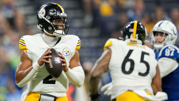 justin-fields-steelers-pocket