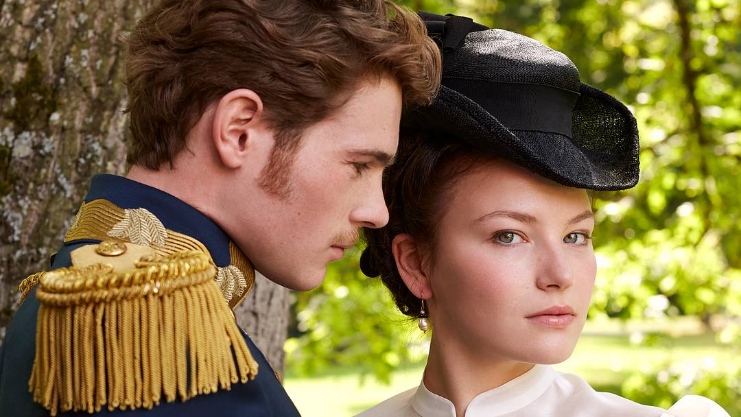 Devrim Lingau as Elisabeth and Philip Froissant as Emperor Franz Joseph in Netflix's The Empress