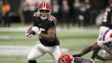 Atlanta Falcons running back Tyler Allgeier (25) carried the ball against the Buffalo Bills during the second half of a game at Mercedes-Benz Stadium.