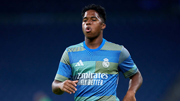 Endrick, à l'échauffement lors de Real Madrid - Villarreal. Endrick, à l'échauffement lors de Real Madrid - Villarreal.