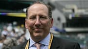 John Textor se retire de ses fonctions.