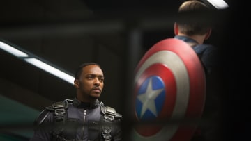 Marvel's Captain America: The Winter Soldier..L to R: Falcon/Sam Wilson (Anthony Mackie) & Captain America/Steve Rogers (Chris Evans)..Ph: Zade Rosenthal..© 2014 Marvel. All Rights Reserved.