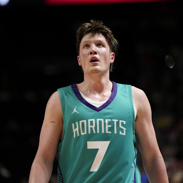 Charlotte Hornets Guard Kon KNUPPEL 