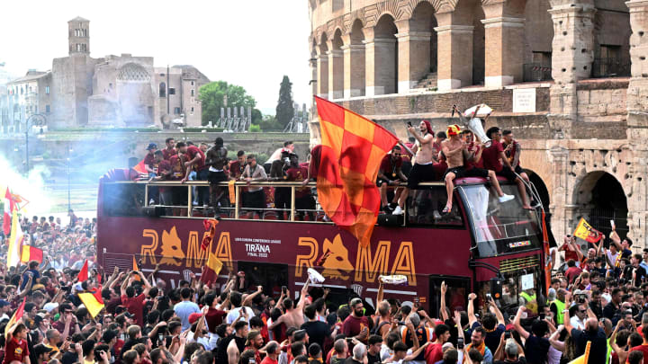 I festeggiamenti della Roma dopo il successo in Conference League I festeggiamenti della Roma dopo il successo in Conference League