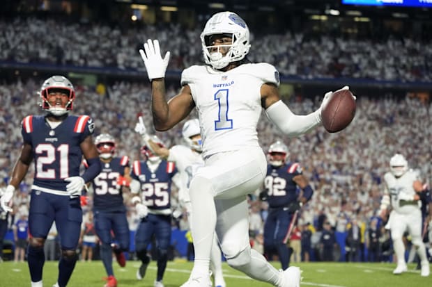 Buffalo Bills WR Curtis Samuel scores a touchdown against the New England Patriots during the second half at Highmark Stadium