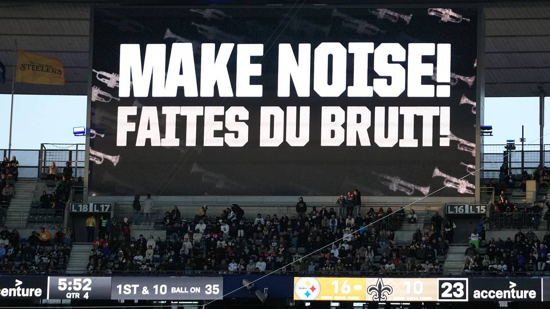 Oct 25, 2026; Paris, FRA; A Make Noise message in English and French during the 2026 NFL Paris Game between the New Orleans Saints and the Pittsburgh Steelers at Stade de France. Mandatory Credit: Kirby Lee-Imagn Images Oct 25, 2026; Paris, FRA; A Make Noise message in English and French during the 2026 NFL Paris Game between the New Orleans Saints and the Pittsburgh Steelers at Stade de France. Mandatory Credit: Kirby Lee-Imagn Images