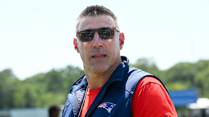 Before they coached against each other, Mike Vrabel and Kliff Kingsbury were briefly teammates. Before they coached against each other, Mike Vrabel and Kliff Kingsbury were briefly teammates.