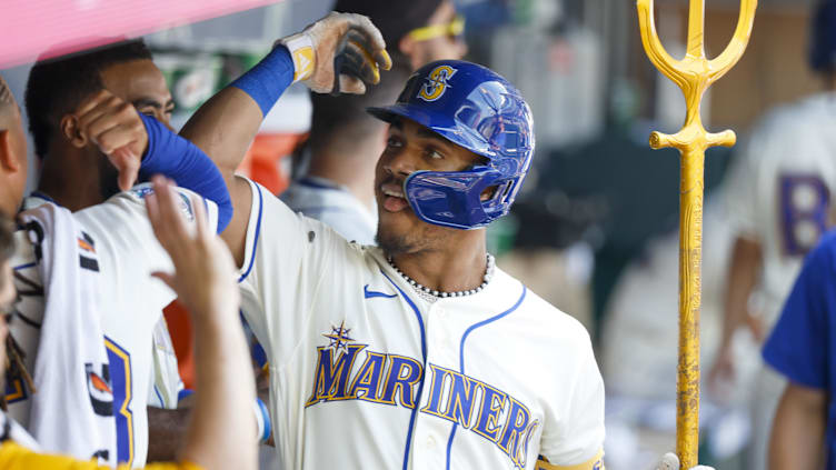 Seattle Mariners center fielder Julio Rodriguez (44)