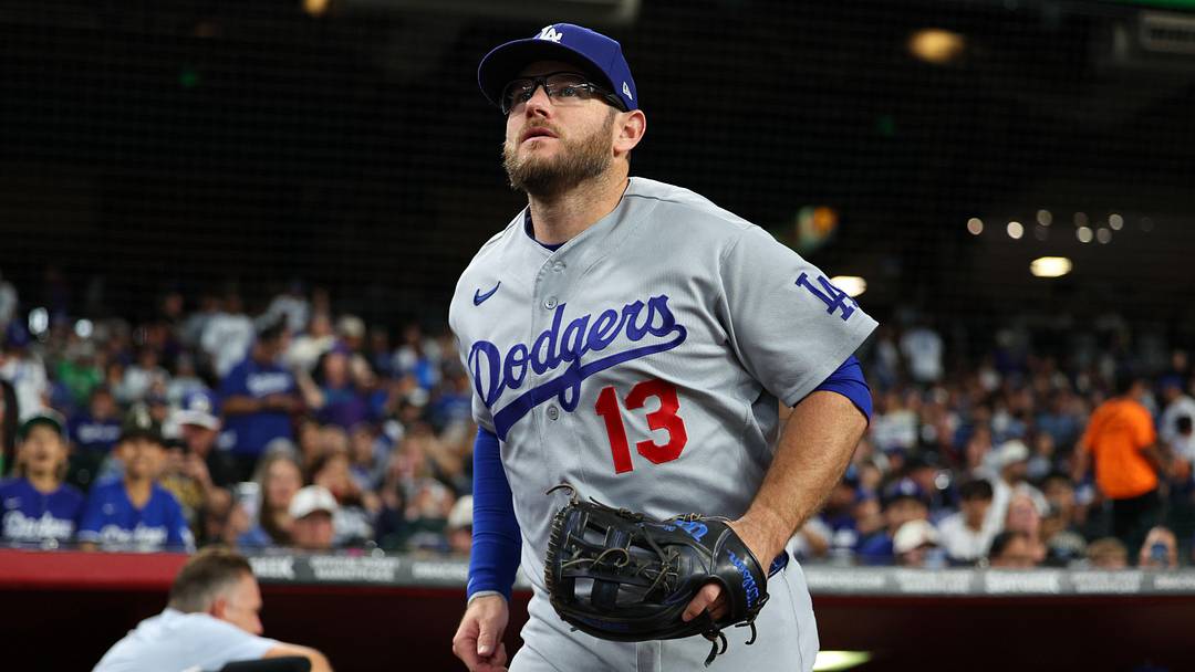 Jun 4, 2026; Phoenix, Arizona, USA; Los Angeles Dodgers third baseman Max Muncy (13) runs out to the field before the game against the Arizona Diamondbacks at Chase Field. Mandatory Credit: Anna Carrington-Imagn Images Jun 4, 2026; Phoenix, Arizona, USA; Los Angeles Dodgers third baseman Max Muncy (13) runs out to the field before the game against the Arizona Diamondbacks at Chase Field. Mandatory Credit: Anna Carrington-Imagn Images