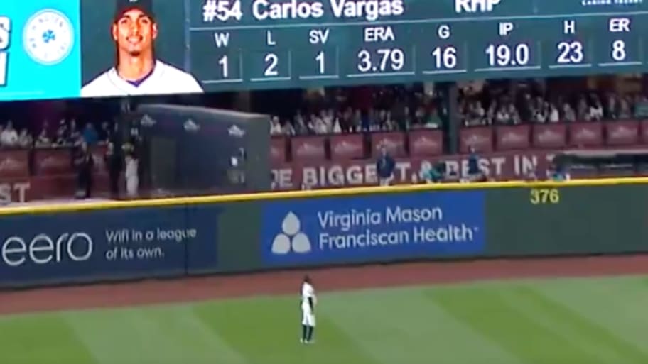 Arozarena didn't move a muscle.  | Screengrab Twitter @TalkinBaseball_