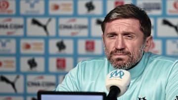 Pancho sur le banc marseillais lors du match contre Strasbourg.