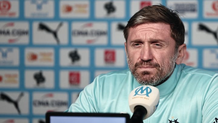 Pancho sur le banc marseillais lors du match contre Strasbourg. Pancho sur le banc marseillais lors du match contre Strasbourg.