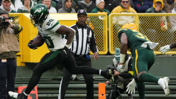 Breece Hall scores a TD against Green Bay