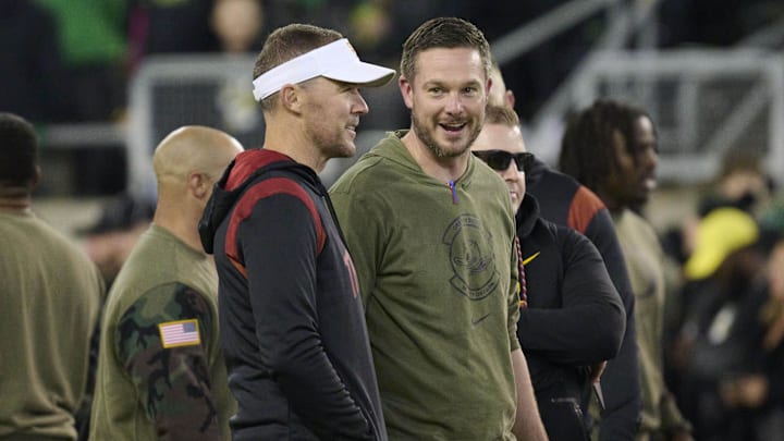 Nov 11, 2023; Eugene, Oregon, USA; USC Trojans head coach Lincoln Riley, left, and Oregon Ducks head coach Dan Lanning talk before a game at Autzen Stadium. Mandatory Credit: Troy Wayrynen-Imagn Images Nov 11, 2023; Eugene, Oregon, USA; USC Trojans head coach Lincoln Riley, left, and Oregon Ducks head coach Dan Lanning talk before a game at Autzen Stadium. Mandatory Credit: Troy Wayrynen-Imagn Images