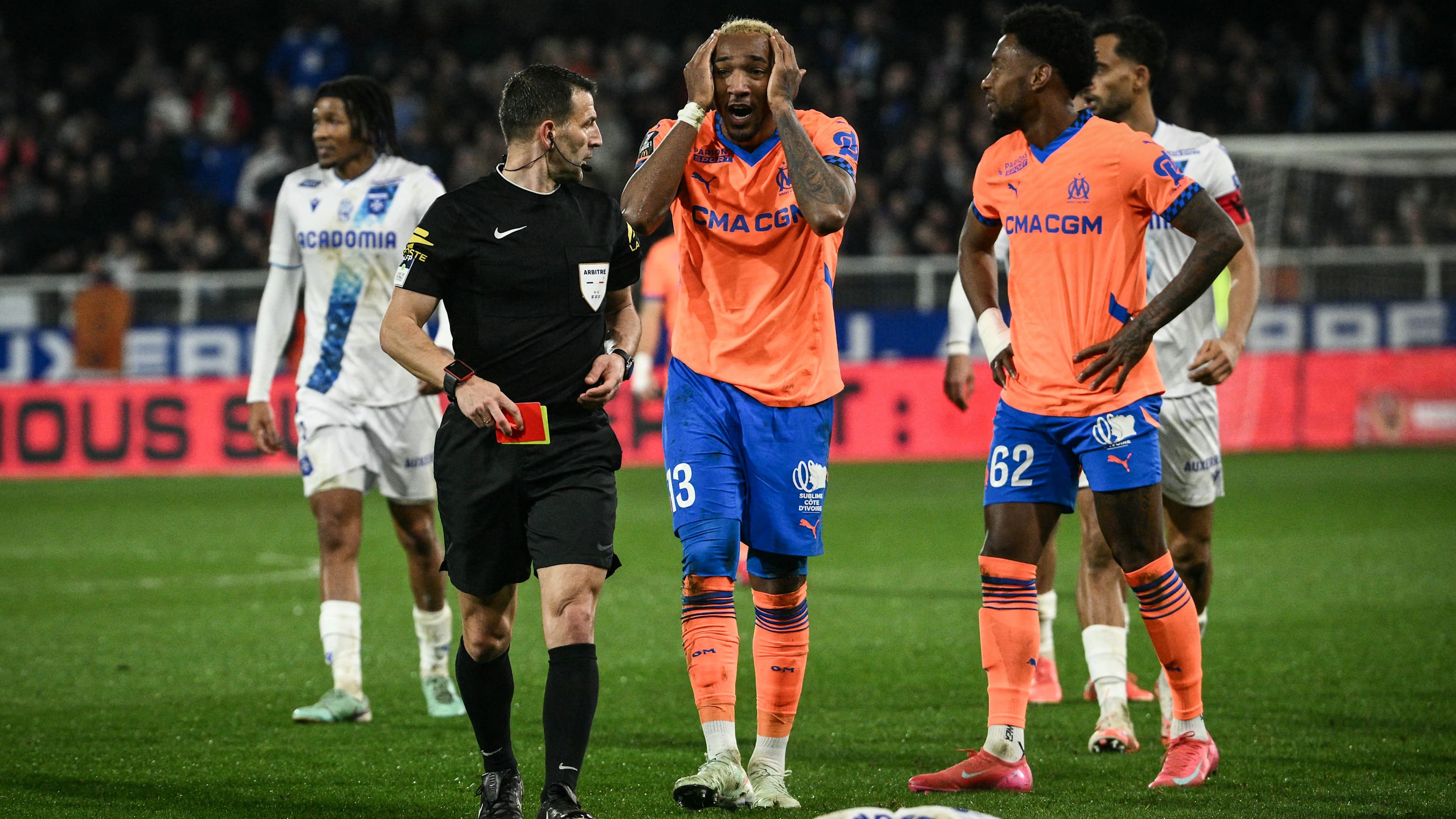 AJ Auxerre - OM (3-0) : Les notes du naufrage des Phocéens à l'Abbé Deschamps