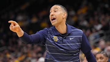 Marquette Golden Eagles head coach Shaka Smart 