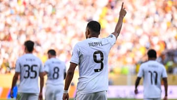 Kylian Mbappe macht die 9 frei