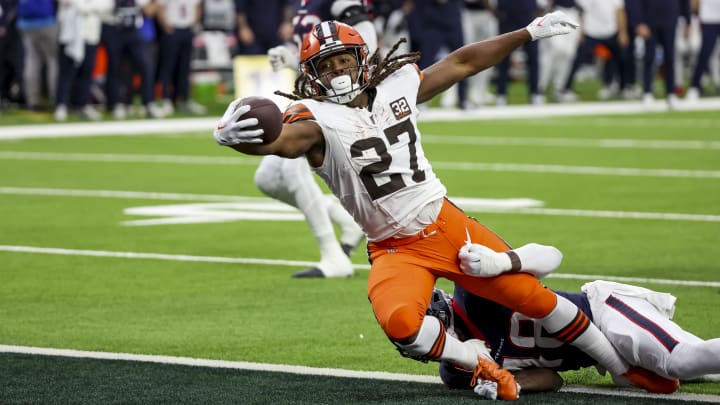 The Cowboys should target free agent RB Kareem Hunt. 