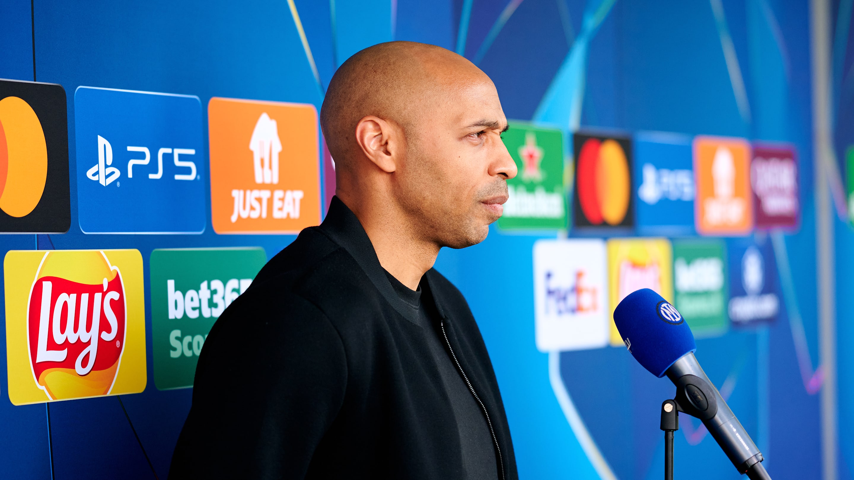 Arsenal : La réponse forte de Thierry Henry aux critiques sur le style de jeu restrictif des Gunners