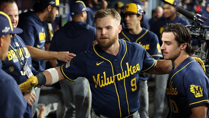 National League Championship Series: Milwaukee Brewers v Los Angeles Dodgers - Game Three