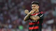 Carrascal se destaca e busca vaga no XI inicial do Flamengo 