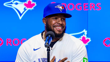 Los Azulejos ofrecieron una rueda de prensa con Guerrero Jr. 