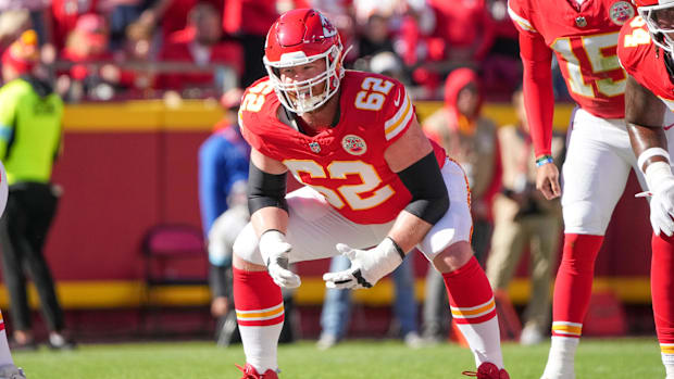 Nov 10, 2024; Kansas City, Missouri, USA; Kansas City Chiefs guard Joe Thuney (62) at the line of scrimmage against the Denve