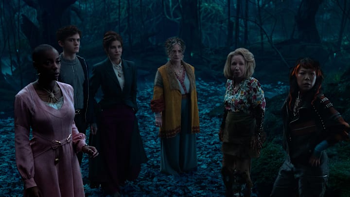 (L-R): Jennifer Kale (Sasheer Zamata), Teen (Joe Locke), Agatha Harkness (Kathryn Hahn), Lilia Calderu (Patti LuPone), Mrs. Hart/Sharon Davis (Debra Jo Rupp), and Ali Ahn (Alice Wu-Gulliver) in Marvel Television's AGATHA ALL ALONG, exclusively on Disney+. Photo by Chuck Zlotnick. © 2024 MARVEL.