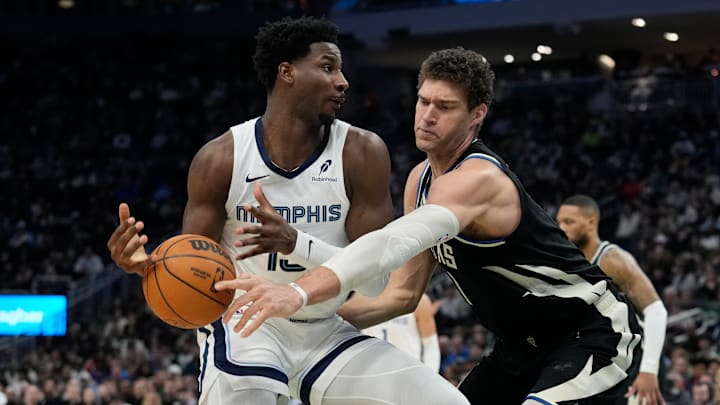 Memphis Grizzlies v Milwaukee Bucks