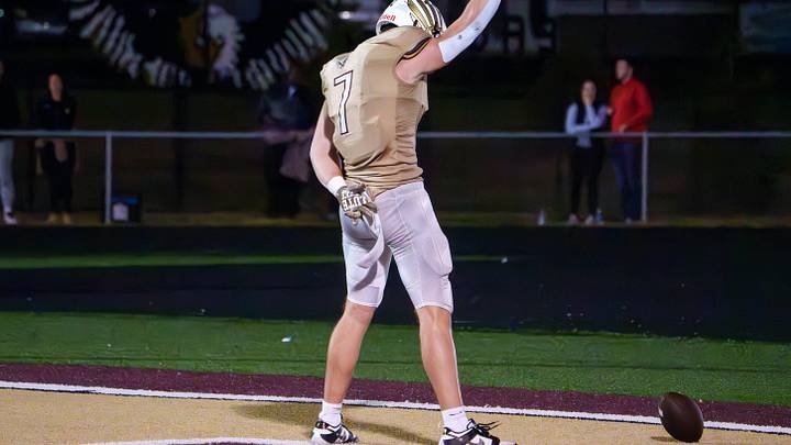 Dunlap’s Mack Sutter celebrates a touchdown against Washington in the second half of their Week 7 high school football game Friday, Oct. 10, 2025, at Dunlap High School.