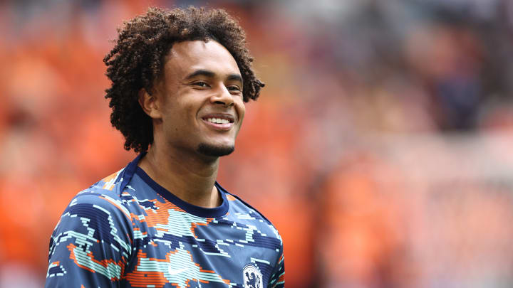 Joshua Zirkzee is on the brink of joining Man Utd