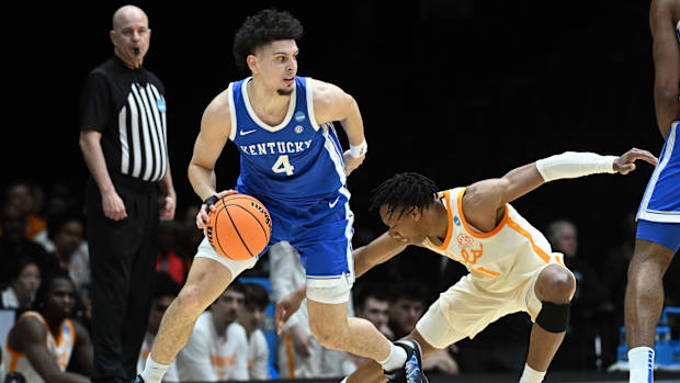 Kentucky Wildcats guard Koby Brea (4) dribbles the ball against Tennessee Volunteers guard Jordan Gainey (11) in the first ha