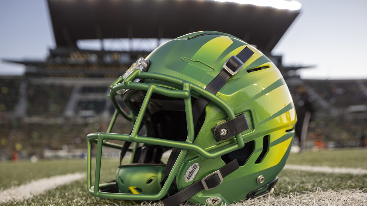 Oregon football: 2 Ducks land in 1st round of PFF’s way-too-early 2025 NFL mock draft