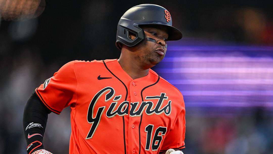 San Francisco Giants first baseman Rafael Devers (16).