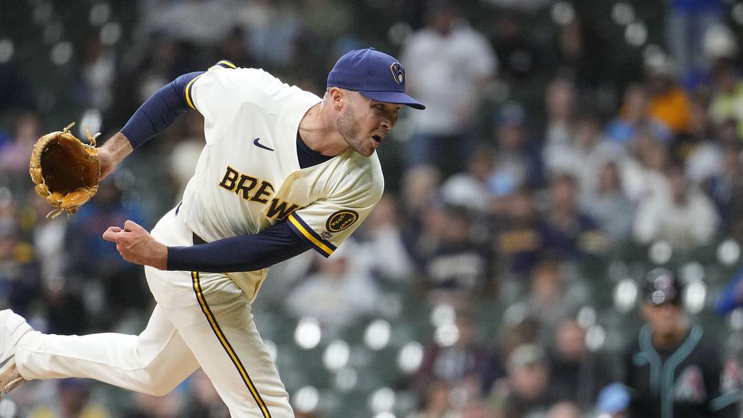 Apr 29, 2026; Milwaukee, Wisconsin, USA; Milwaukee Brewers pitcher Brian Fitzpatrick (35) makes his Major League Baseball debut against the Arizona Diamondbacks in the sixth inning at American Family Field. Mandatory Credit: Michael McLoone-Imagn Images