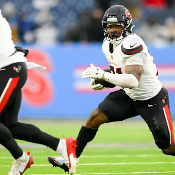 Jan 5, 2025; Nashville, Tennessee, USA;  Houston Texans running back Dameon Pierce (31) runs the ball against the Tennessee Titans during the second half at Nissan Stadium. Mandatory Credit: Steve Roberts-Imagn Images