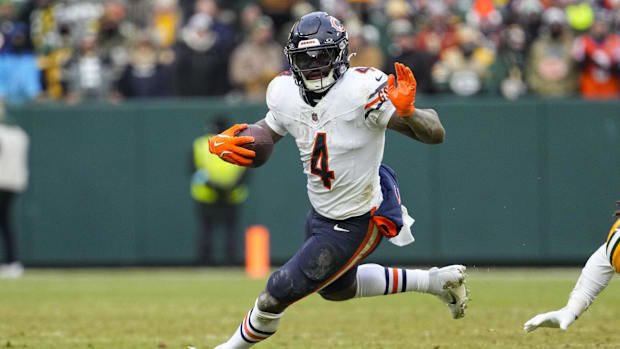 Chicago Bears running back D'Andre Swift (4) during the game against the Green Bay Packers 