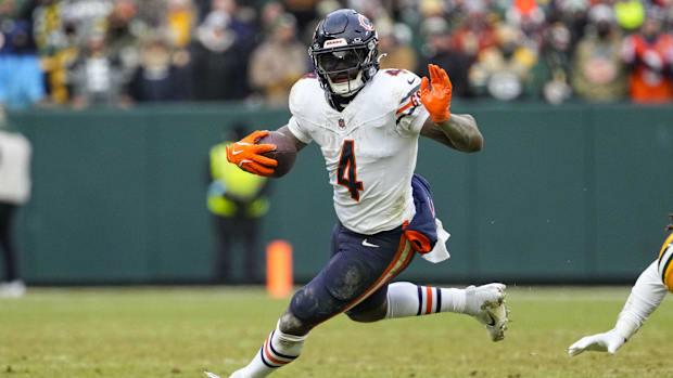 Chicago Bears running back D'Andre Swift (4) during the game