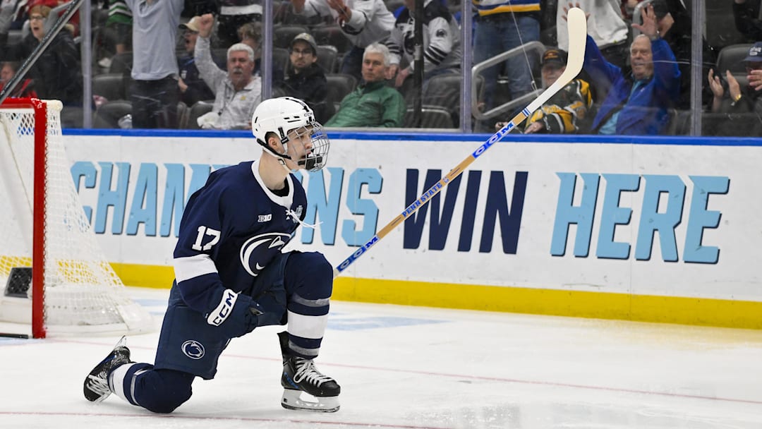 Penn State men's hockey forward Nicholas DeGraves