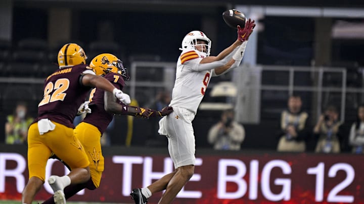 Dec 7, 2024; Arlington, TX, USA; Arizona State Sun Devils linebacker Caleb McCullough (22) and defensive back Shamari Simmons (7) and Iowa State Cyclones wide receiver Jayden Higgins (9) in action during the game between the Iowa State Cyclones and the Arizona State Sun Devils at AT&T Stadium. Mandatory Credit: Jerome Miron-Imagn Images Dec 7, 2024; Arlington, TX, USA; Arizona State Sun Devils linebacker Caleb McCullough (22) and defensive back Shamari Simmons (7) and Iowa State Cyclones wide receiver Jayden Higgins (9) in action during the game between the Iowa State Cyclones and the Arizona State Sun Devils at AT&T Stadium. Mandatory Credit: Jerome Miron-Imagn Images