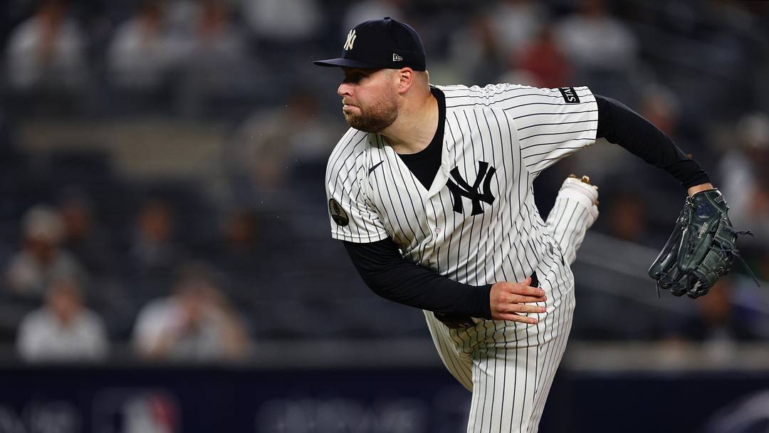 Sep 30, 2026; Bronx, New York, USA; New York Yankees pitcher David Bednar (53) delivers a pitch in the eighth inning against the Boston Red Sox during game two of the Wildcard round for the 2026 MLB Playoffs at Yankee Stadium. Mandatory Credit: Vincent Carchietta-Imagn Images Sep 30, 2026; Bronx, New York, USA; New York Yankees pitcher David Bednar (53) delivers a pitch in the eighth inning against the Boston Red Sox during game two of the Wildcard round for the 2026 MLB Playoffs at Yankee Stadium. Mandatory Credit: Vincent Carchietta-Imagn Images