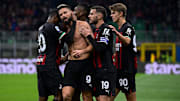 Il Milan festeggia Giroud 