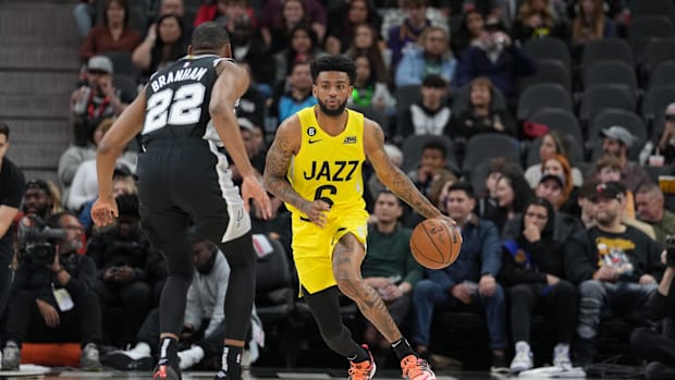 Utah Jazz Guard Nickeil Alexander-Walker (6) Dribble in the first half against the San Antonio Spurs at the AT&T Center