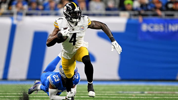 DK Metcalf got into it with a fan during the Steelers win over the Lions. 