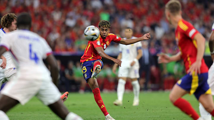 Lamine Yamal in action against France